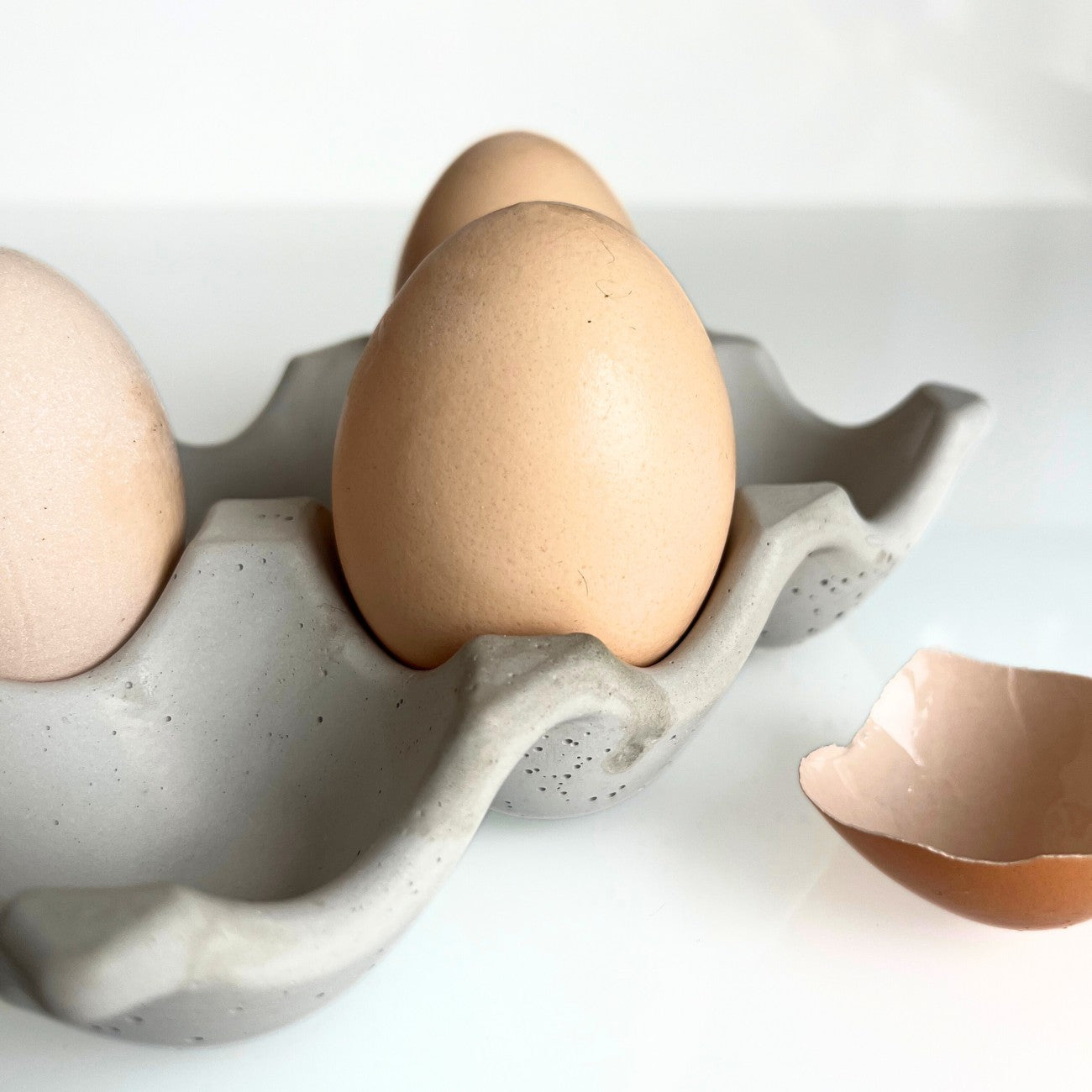 Plato na vajíčka z betonu | Egger