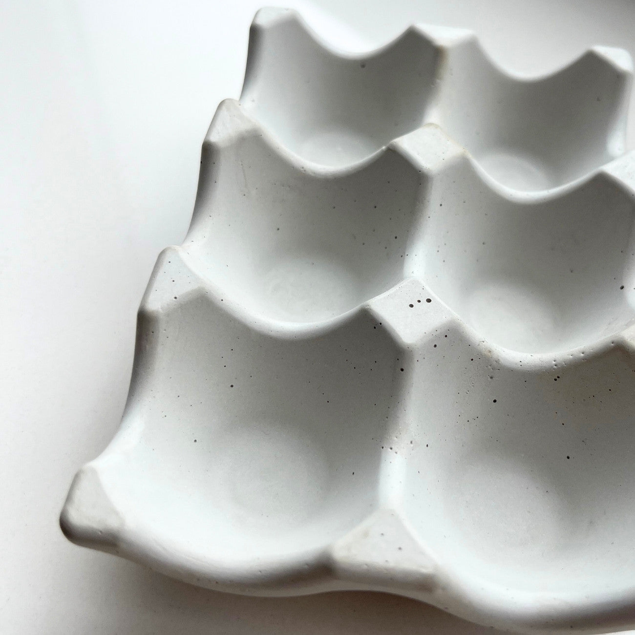 Plato na vajíčka z betonu | Egger